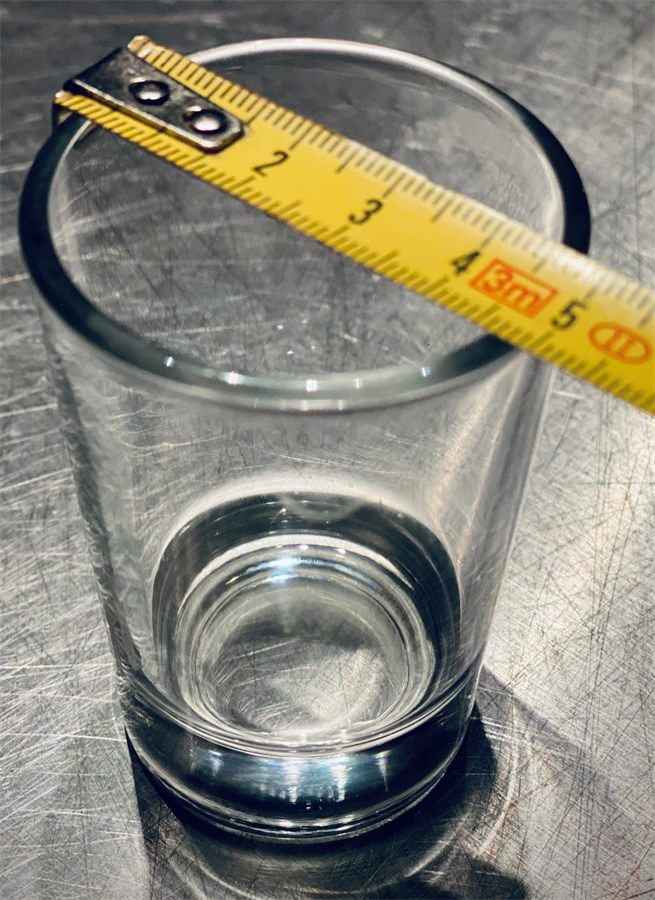 Aperitiefglas, diameter 4,5 cm · hoogte 7 cm