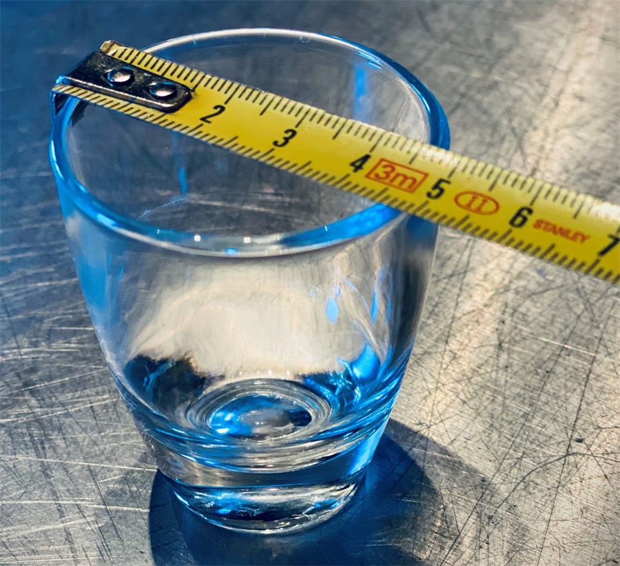 Aperitiefglas, diameter 4,5 cm · hoogte 5,5 cm